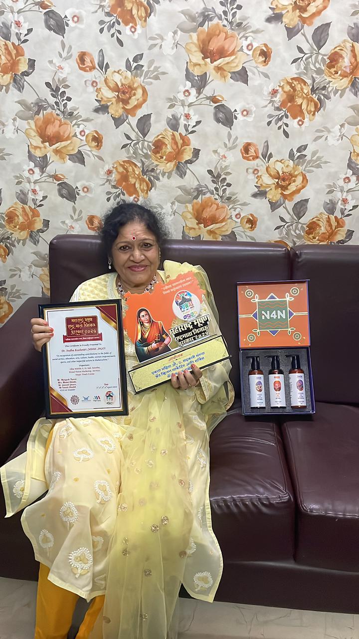 Dr. Sudha Kashmiri with Maharashtra Bhushan Rashtramata Jijau Puraskar 2025 Award